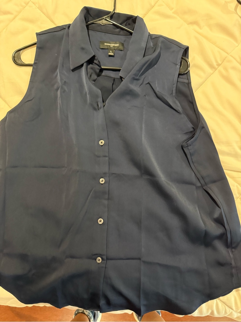 Brand New never worn Banana Republic Navy Sleeveless Button-Down Shirt